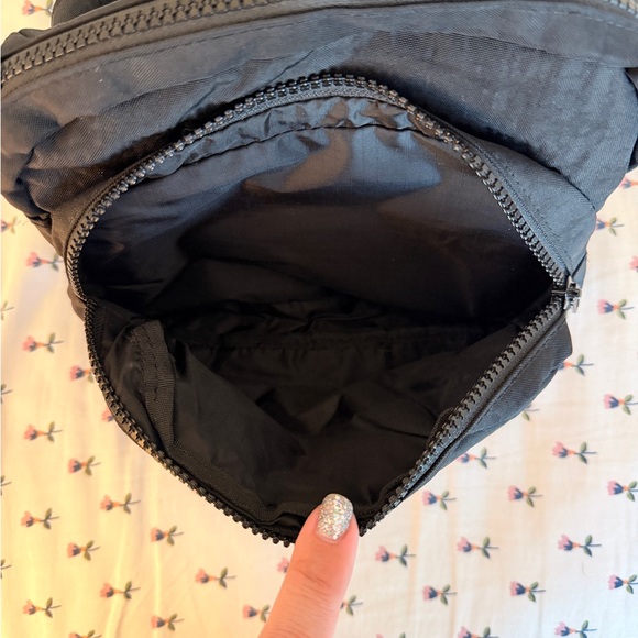 NWT BAGGU Ditsy Floral Black Fanny Pack Crossbody Bag - Picture 5 of 5